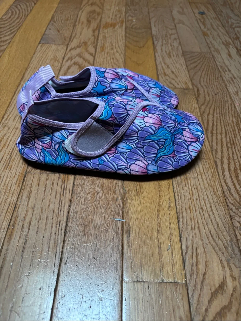 NEW Kids 4.5-5 Water Shoes Purple Pink Blue Shell Print Aqua Socks